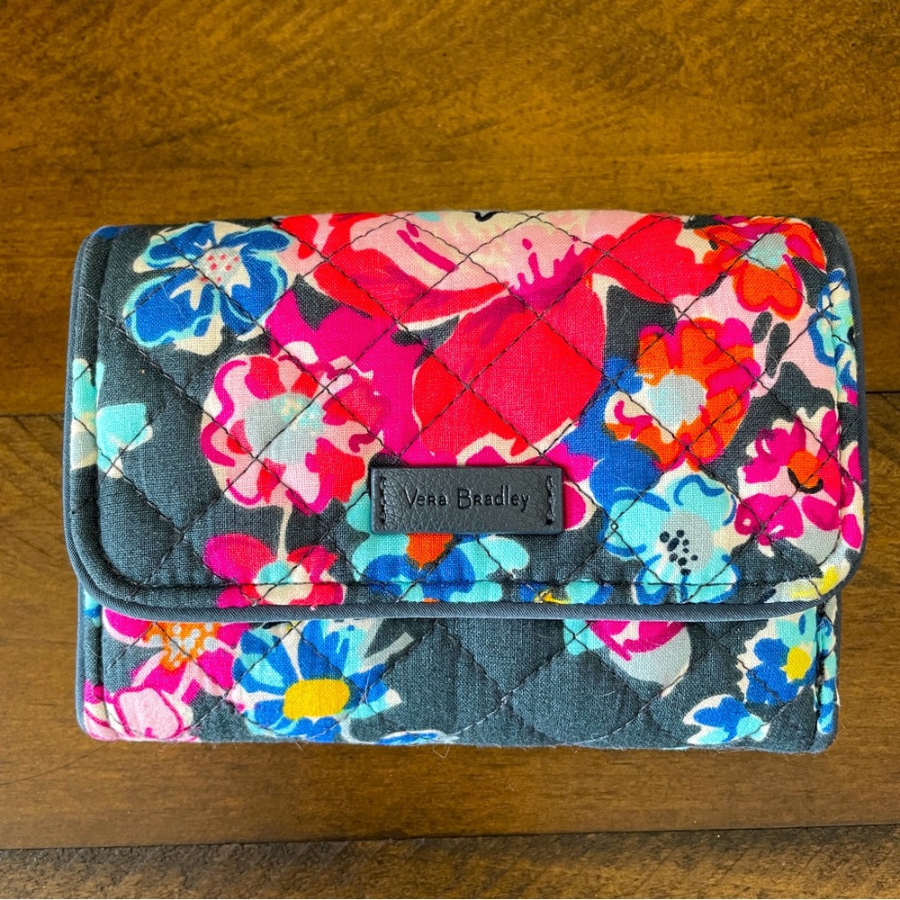 Vera Bradley Pretty Posies RFID Riley Compact Wallet